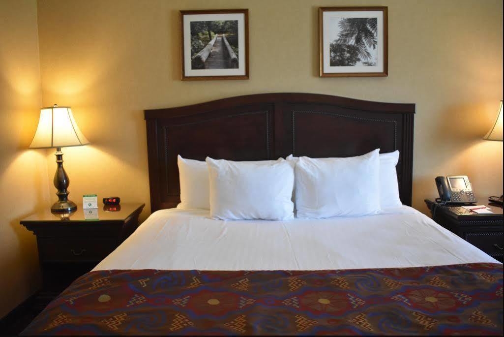 Cherokee Casino West Siloam Springs Resort Экстерьер фото
